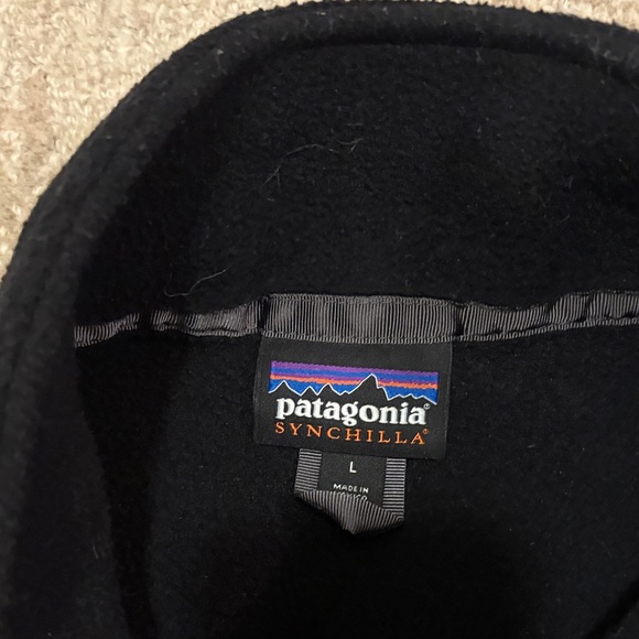 Patagonia Men's Black Fleece Vest - Picture 3 of 3